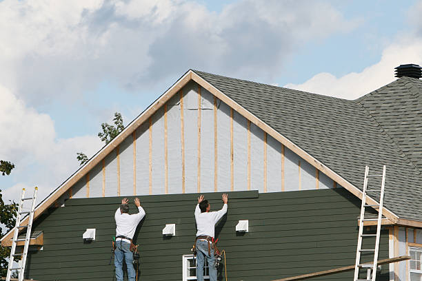 Professional Siding technician working in Clearwater, SC